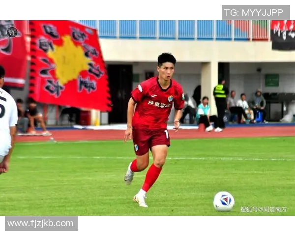 足球明星意外现身镜头瞬间引发热议精彩瞬间回顾与球迷互动的趣味时刻